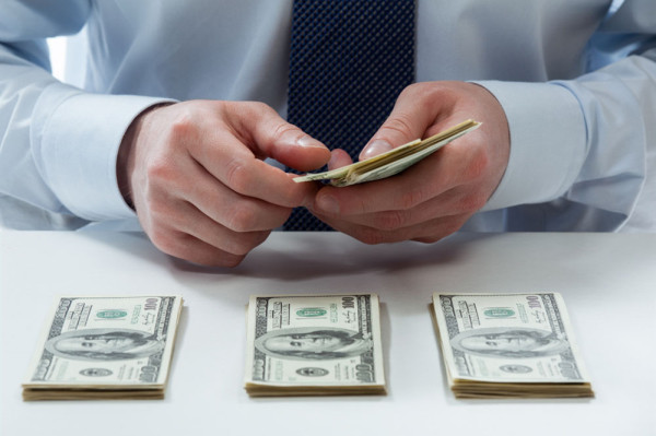 (財(cái)務(wù)管理論文)范文：發(fā)揮會(huì)計(jì)專業(yè)優(yōu)勢(shì)提升財(cái)務(wù)價(jià)值創(chuàng)造能力