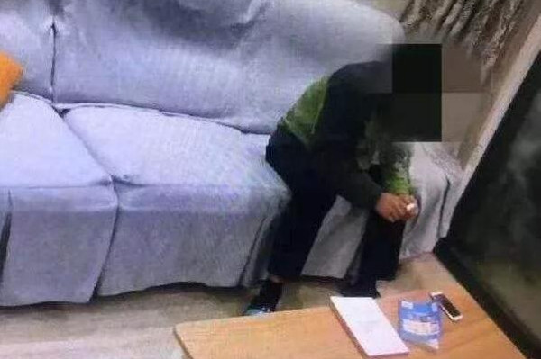 陪娃寫作業(yè)遭打事件